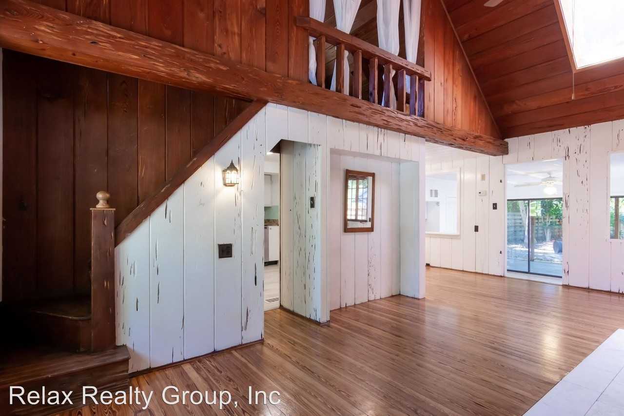 1654 Floyd St - Photo 2 of 21