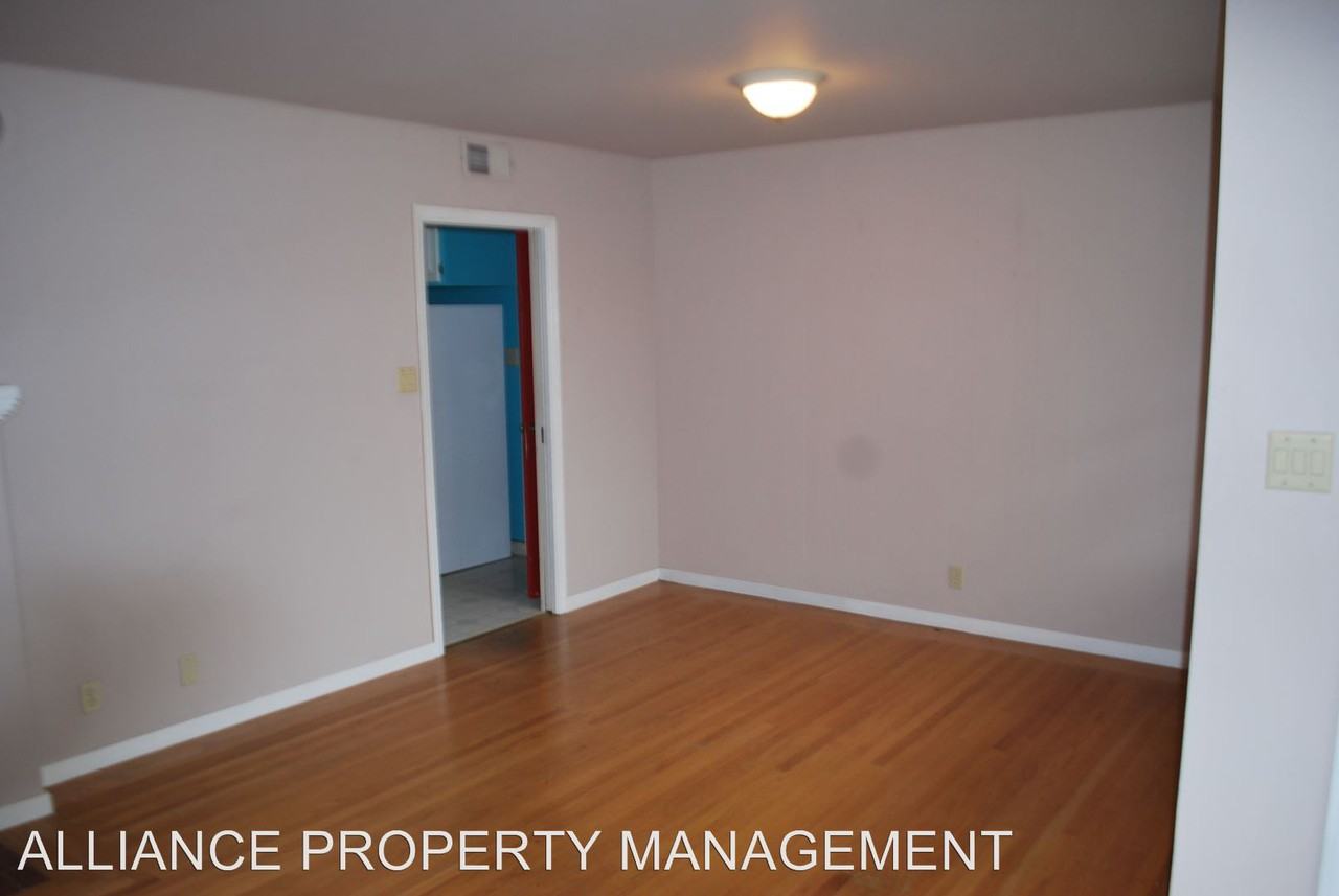 2340 Meyers Dr - Photo 3 of 32