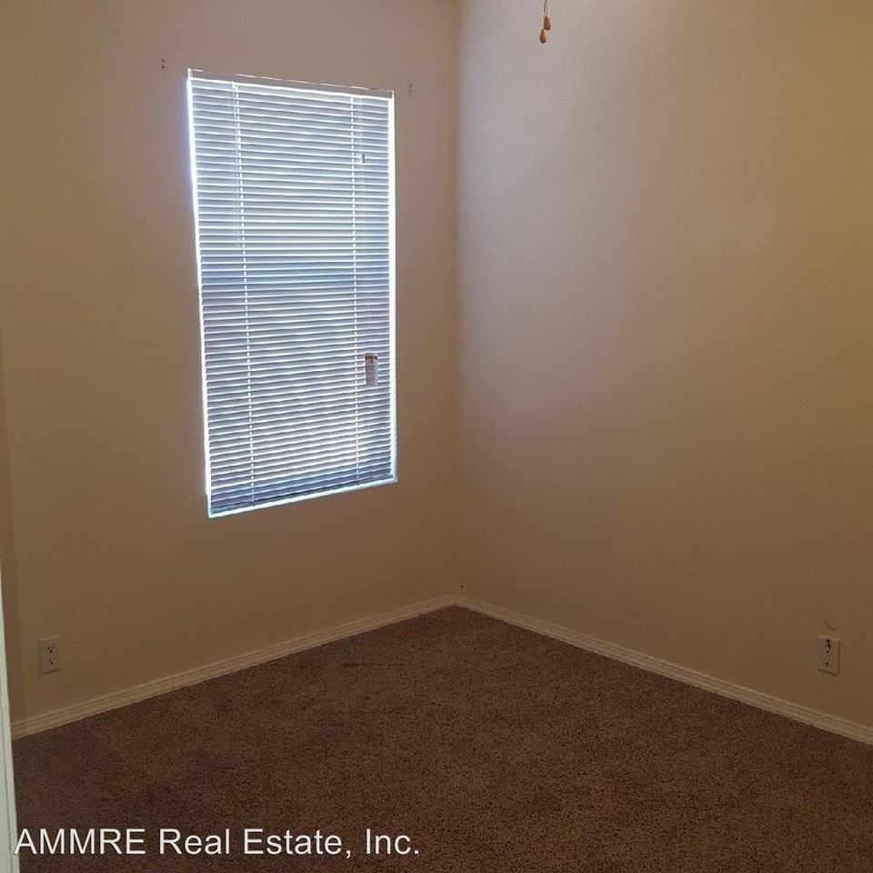 1300 Tanglewood Pl NW - Photo 2 of 6