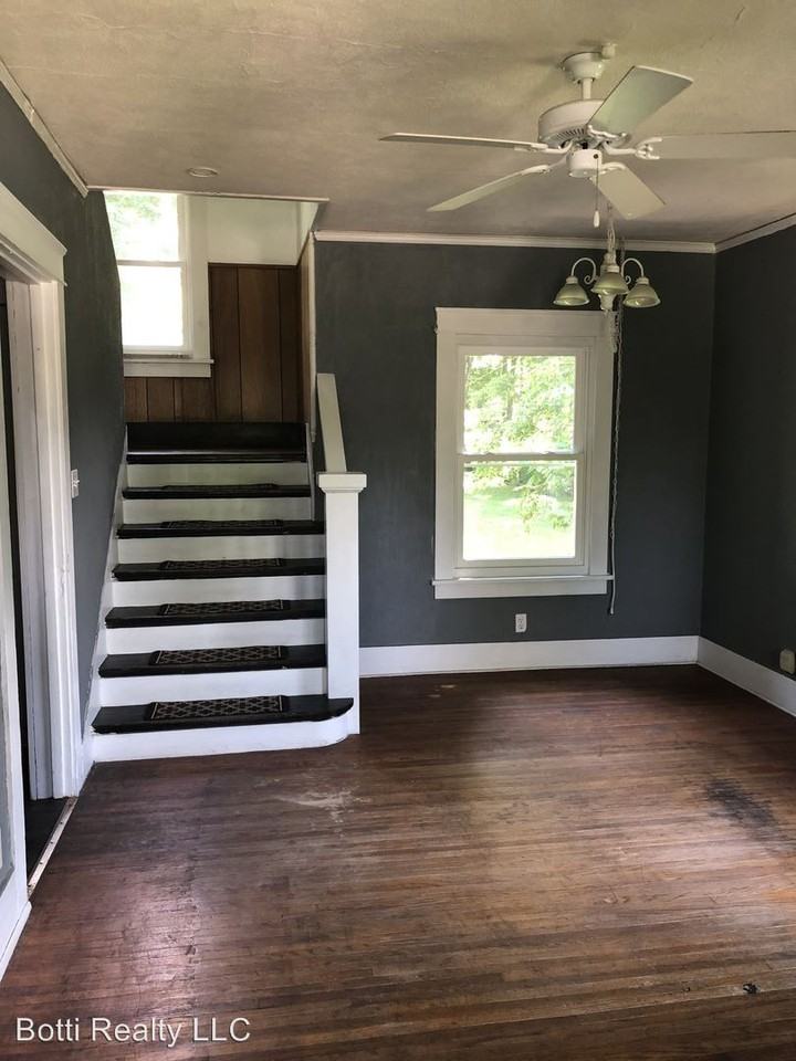 1457 Myott Ave - Photo 3 of 8