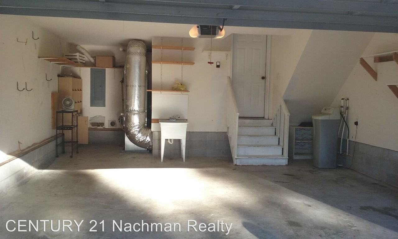 402 Princess Anne Cir - Photo 2 of 17