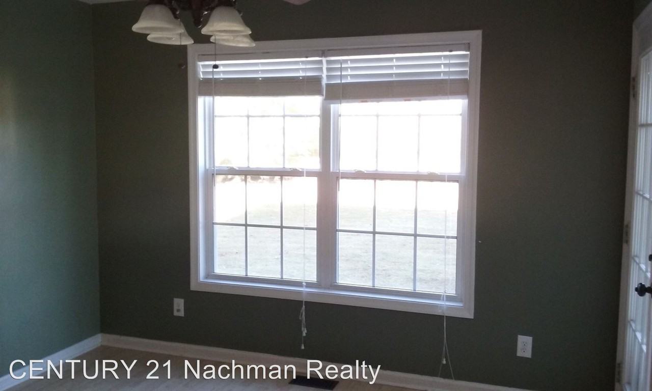 402 Princess Anne Cir - Photo 3 of 17