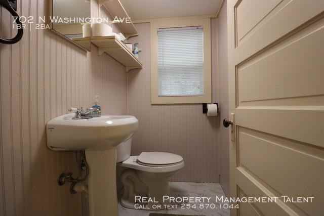 702 N Washington Ave - Photo 2 of 9