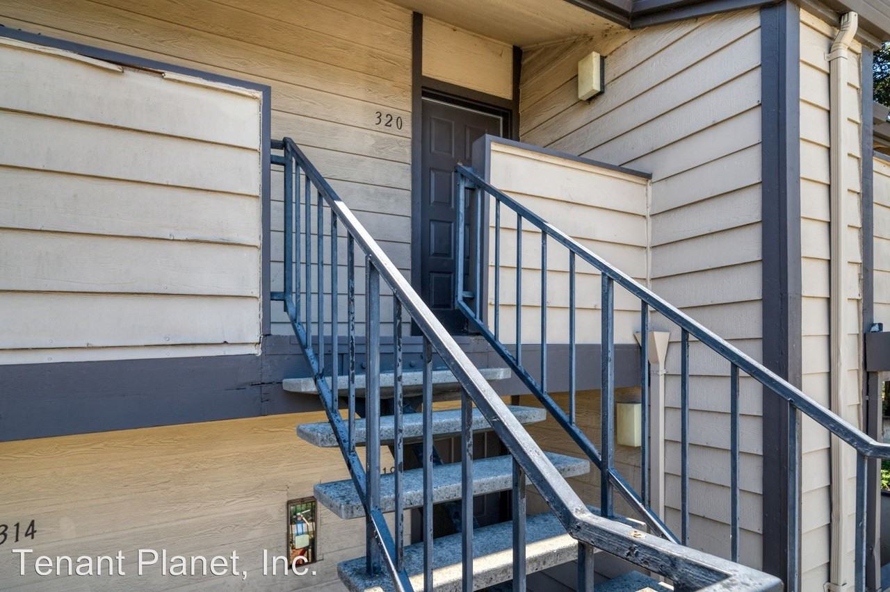 320 Stonegate Circle - Photo 3 of 20