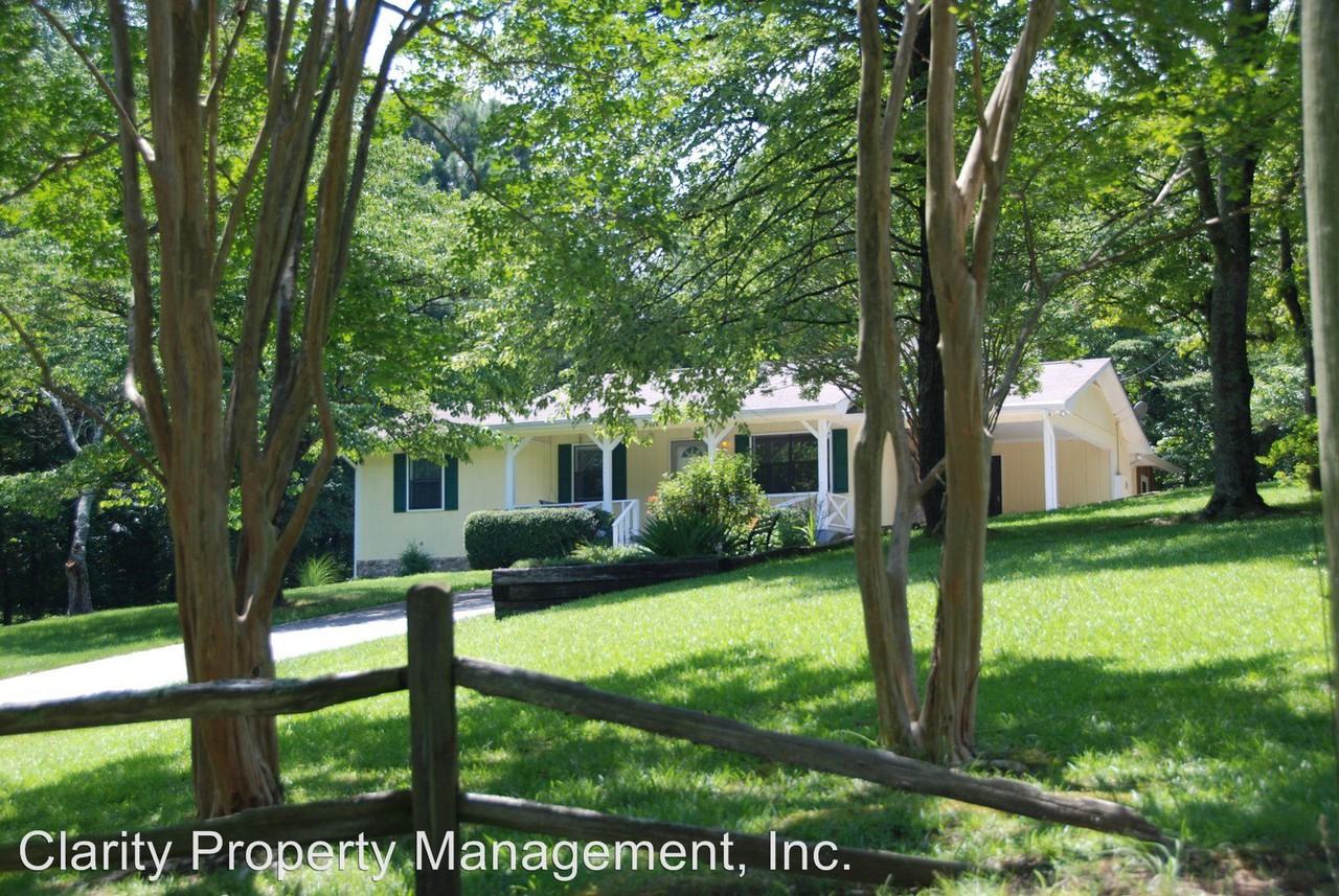 417 Hancock Rd NE - Photo 2 of 22