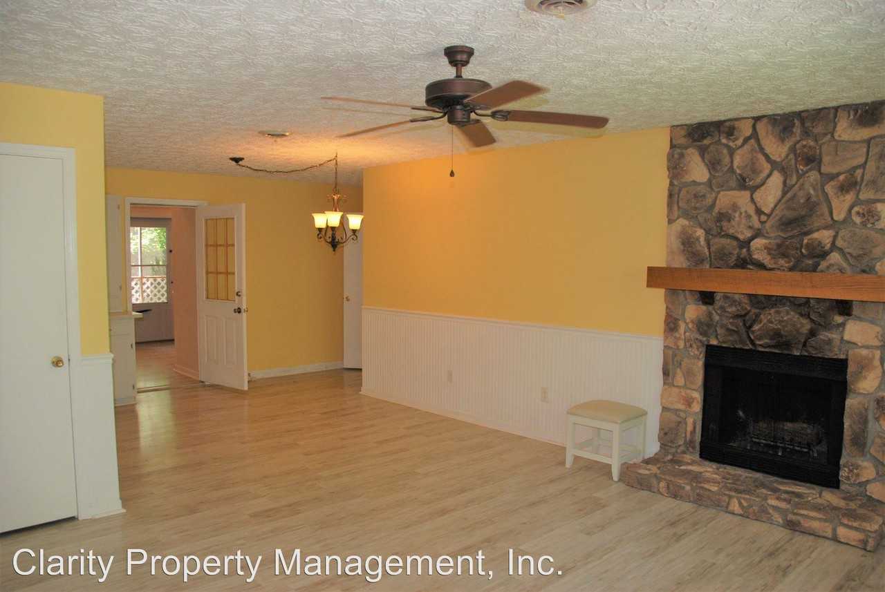 417 Hancock Rd NE - Photo 3 of 22