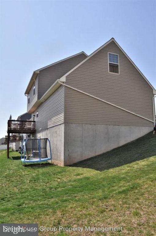 385 Riviera St - Photo 3 of 35