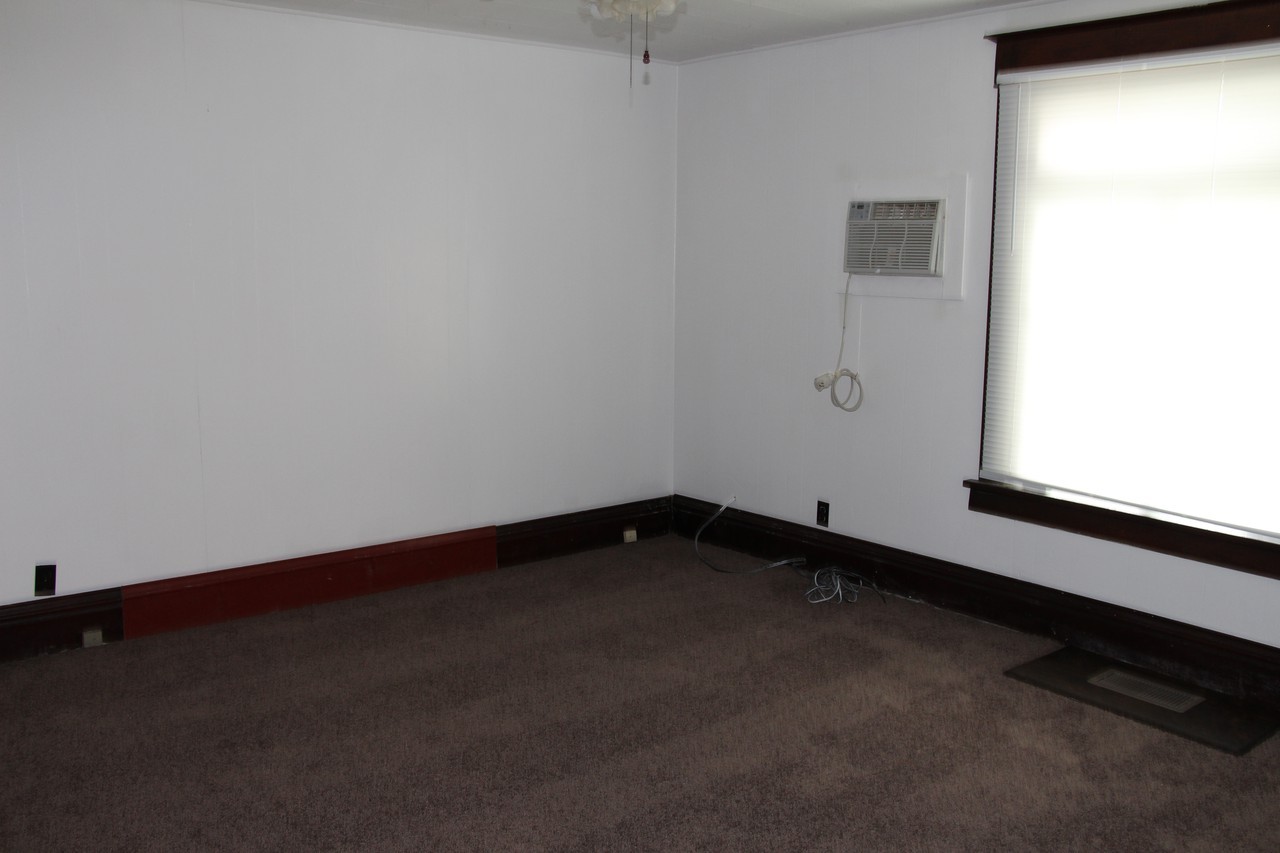 614 Douglas Ave - Photo 2 of 12