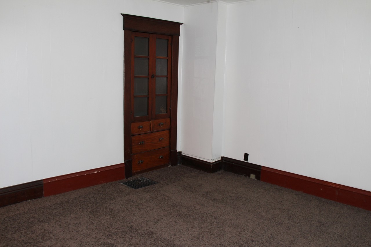 614 Douglas Ave - Photo 3 of 12