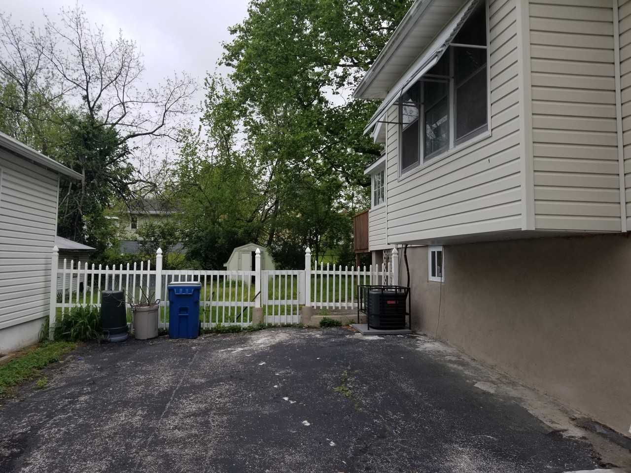 8235 Flora Ave - Photo 3 of 22