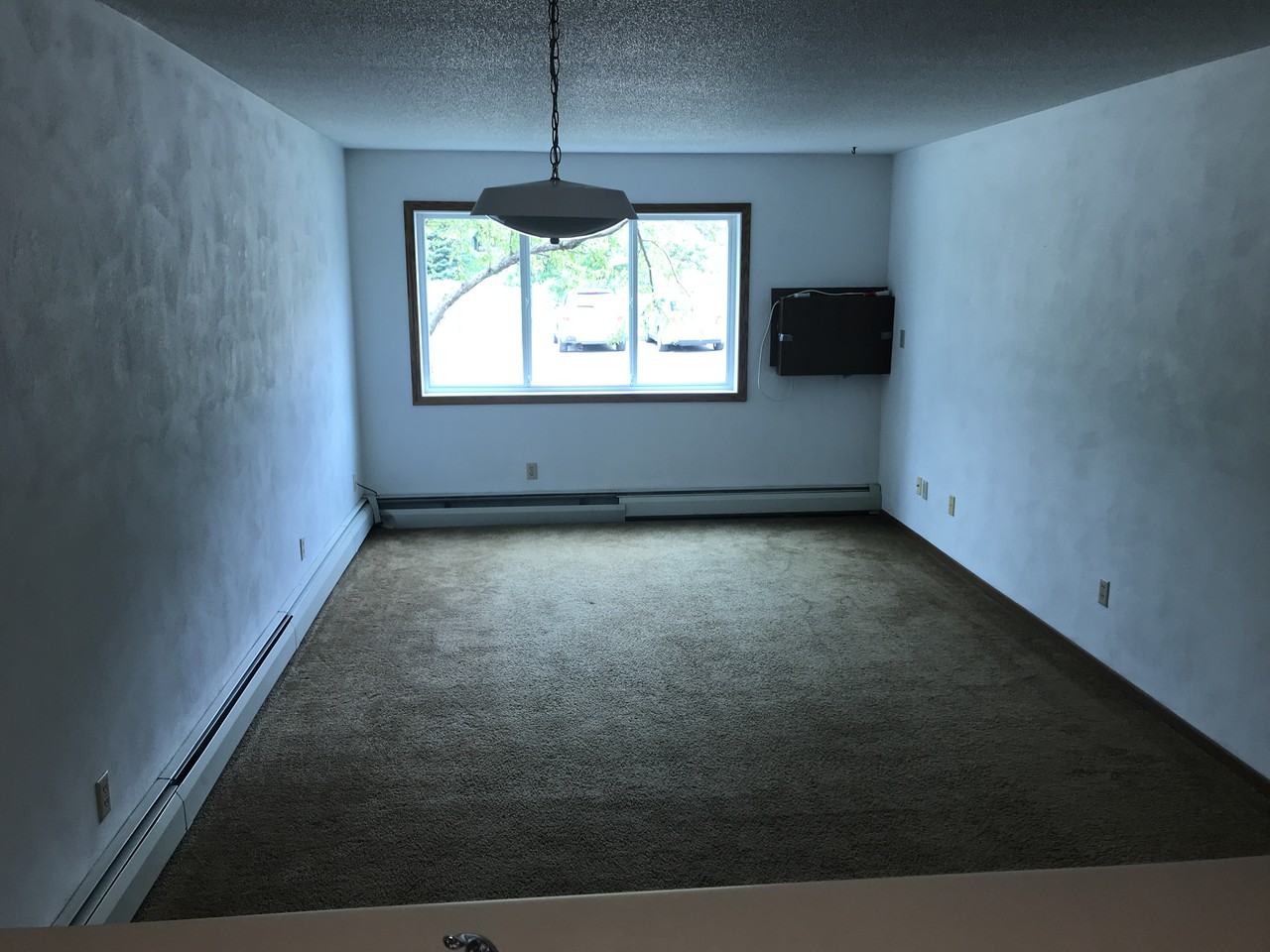 513 Village Dr - Photo 2 of 15