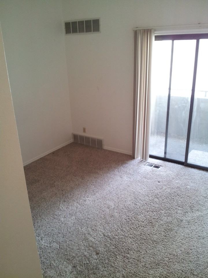 541 E 500 N - Photo 2 of 6