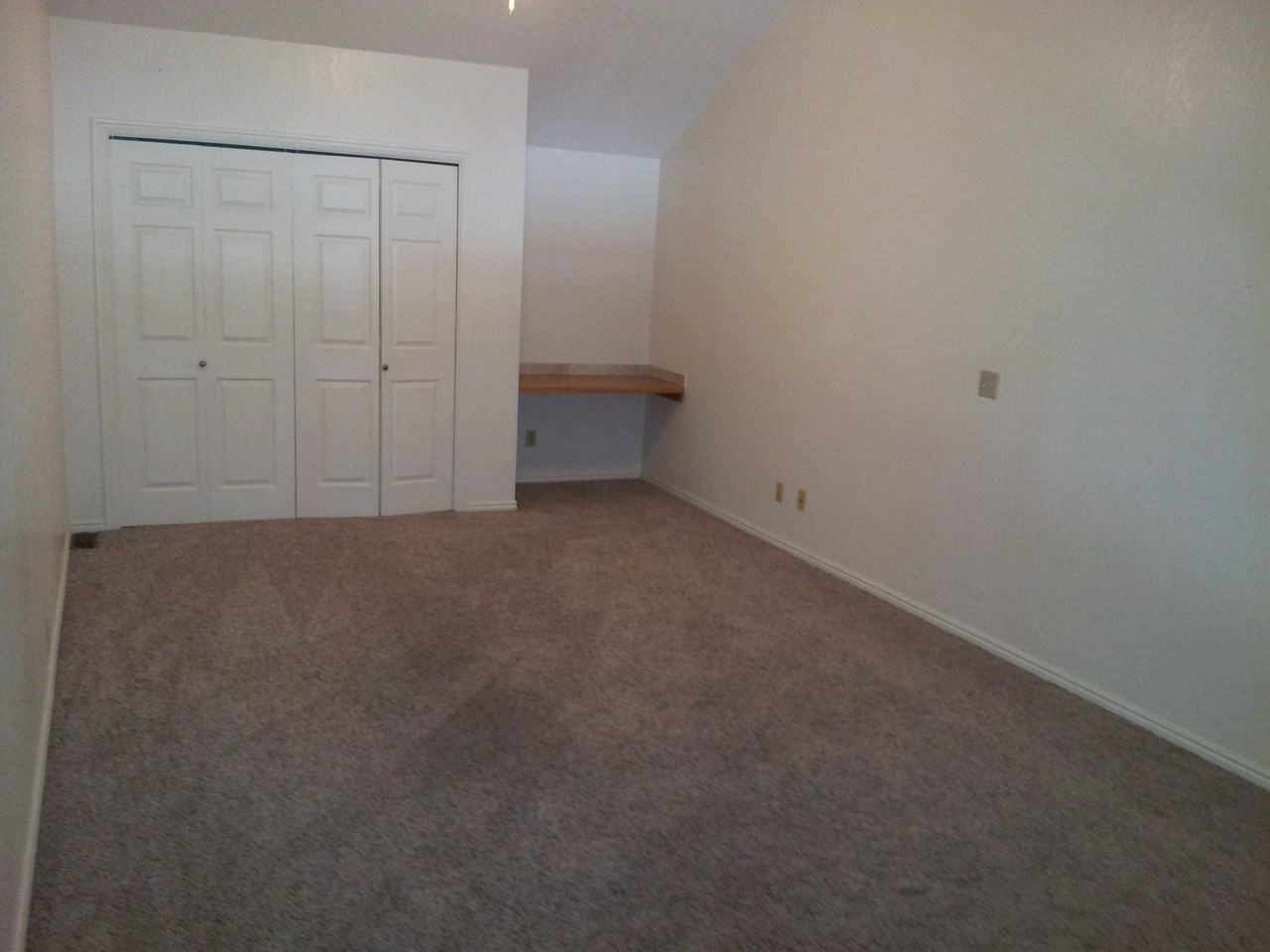 541 E 500 N - Photo 3 of 6