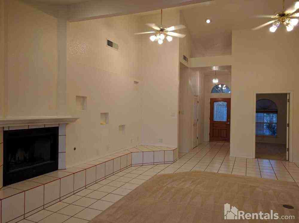 7417 Mission Viejo Dr - Photo 3 of 10