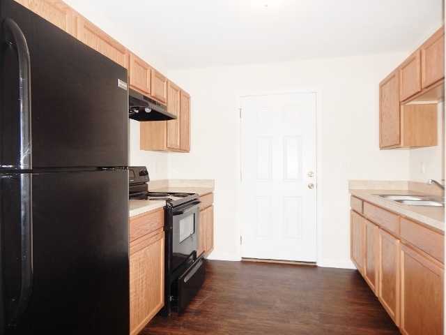 4043 Grant Rd - Photo 3 of 9