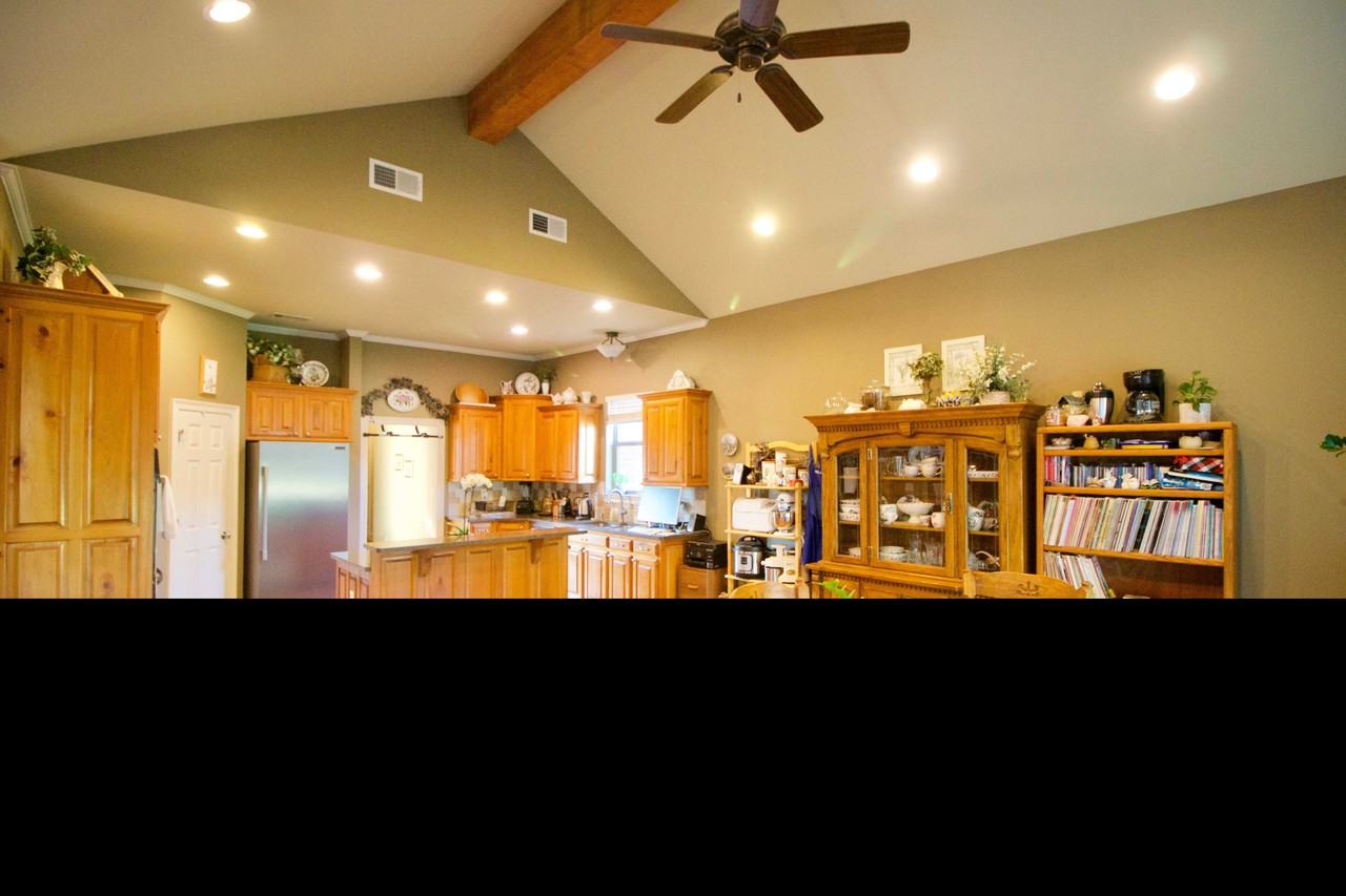 3055 Shadow Hill Dr - Photo 3 of 5
