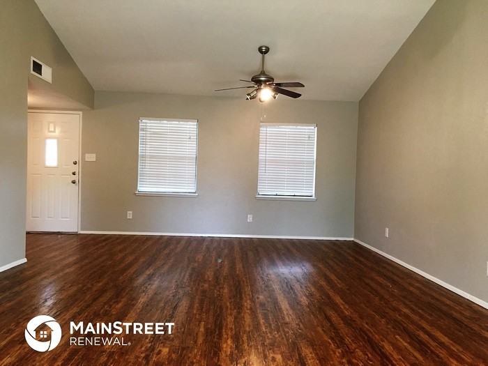 3809 Bee Tree Ln - Photo 2 of 12
