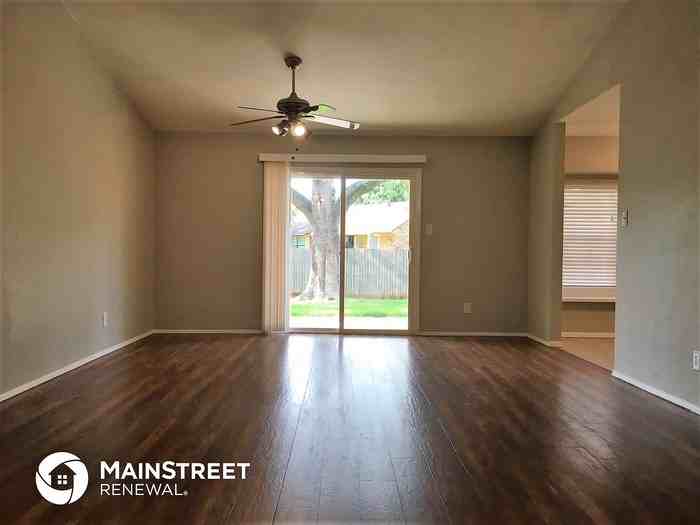 3809 Bee Tree Ln - Photo 3 of 12