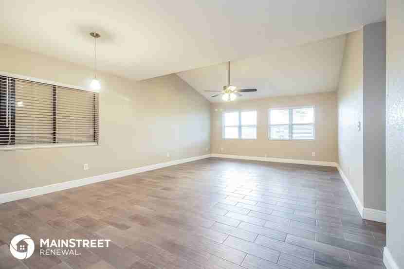 302 Blue Jacket Ln - Photo 3 of 16