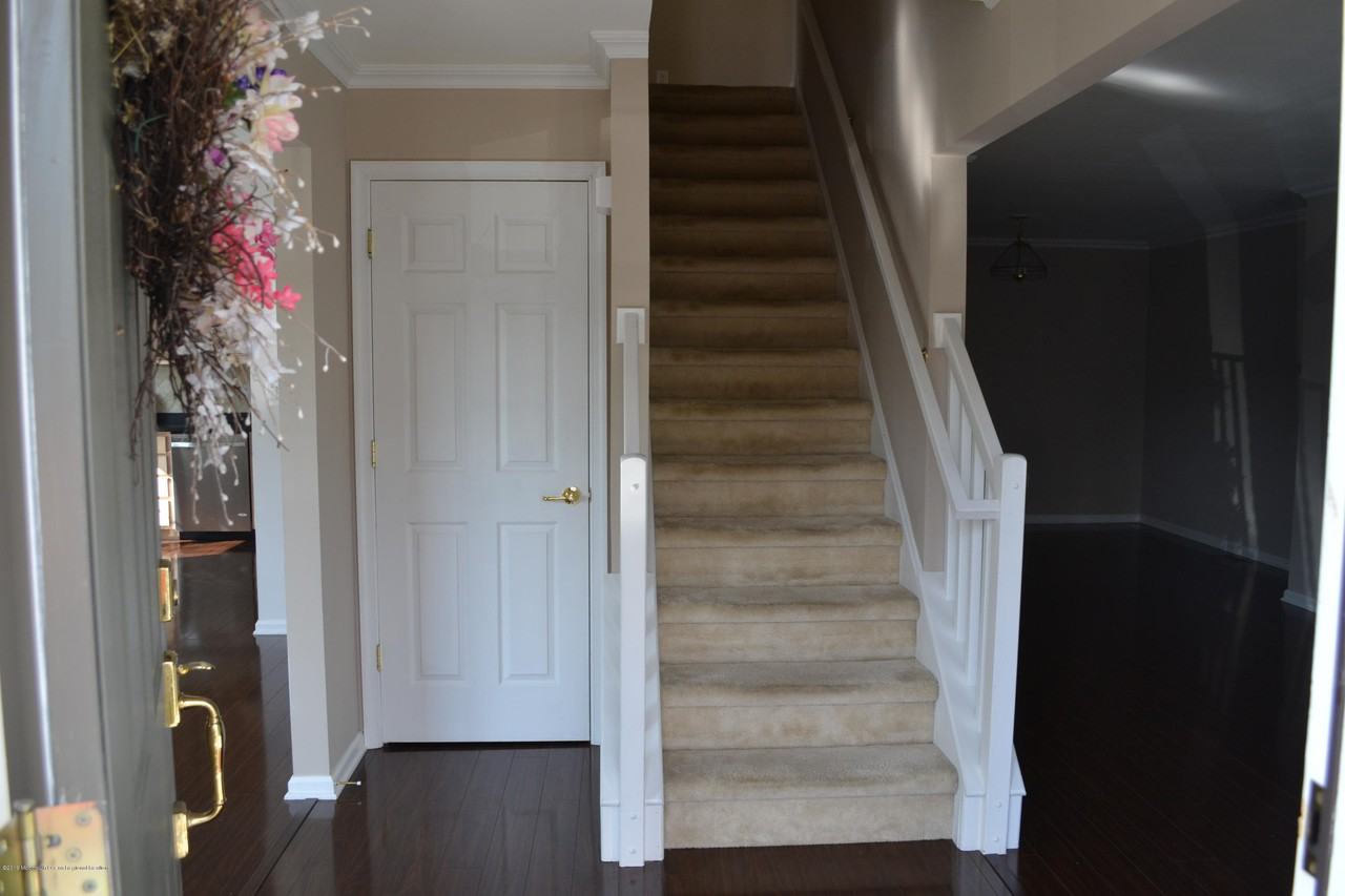 288 Brookfield Dr - Photo 2 of 31