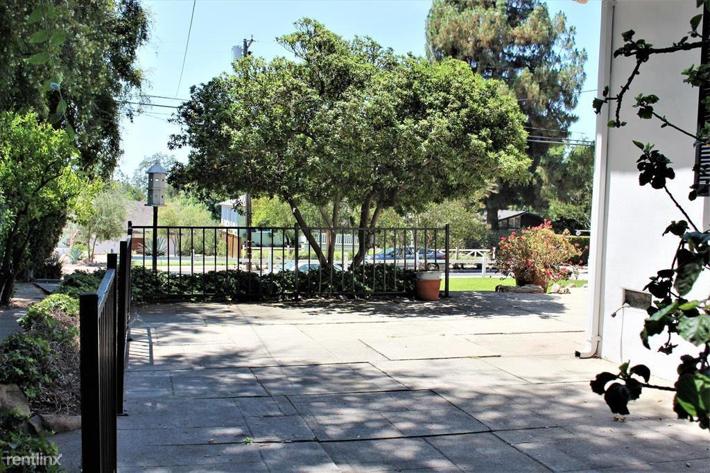 441 Manzanita Ave - Photo 2 of 14