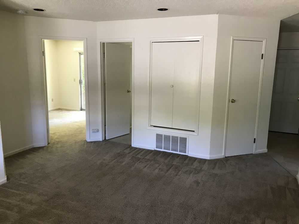 977 Hendley Avenue - Photo 2 of 10