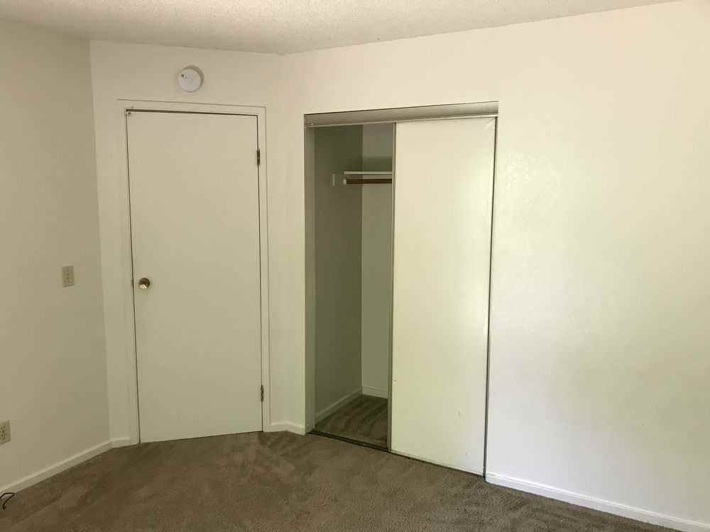 977 Hendley Avenue - Photo 3 of 10