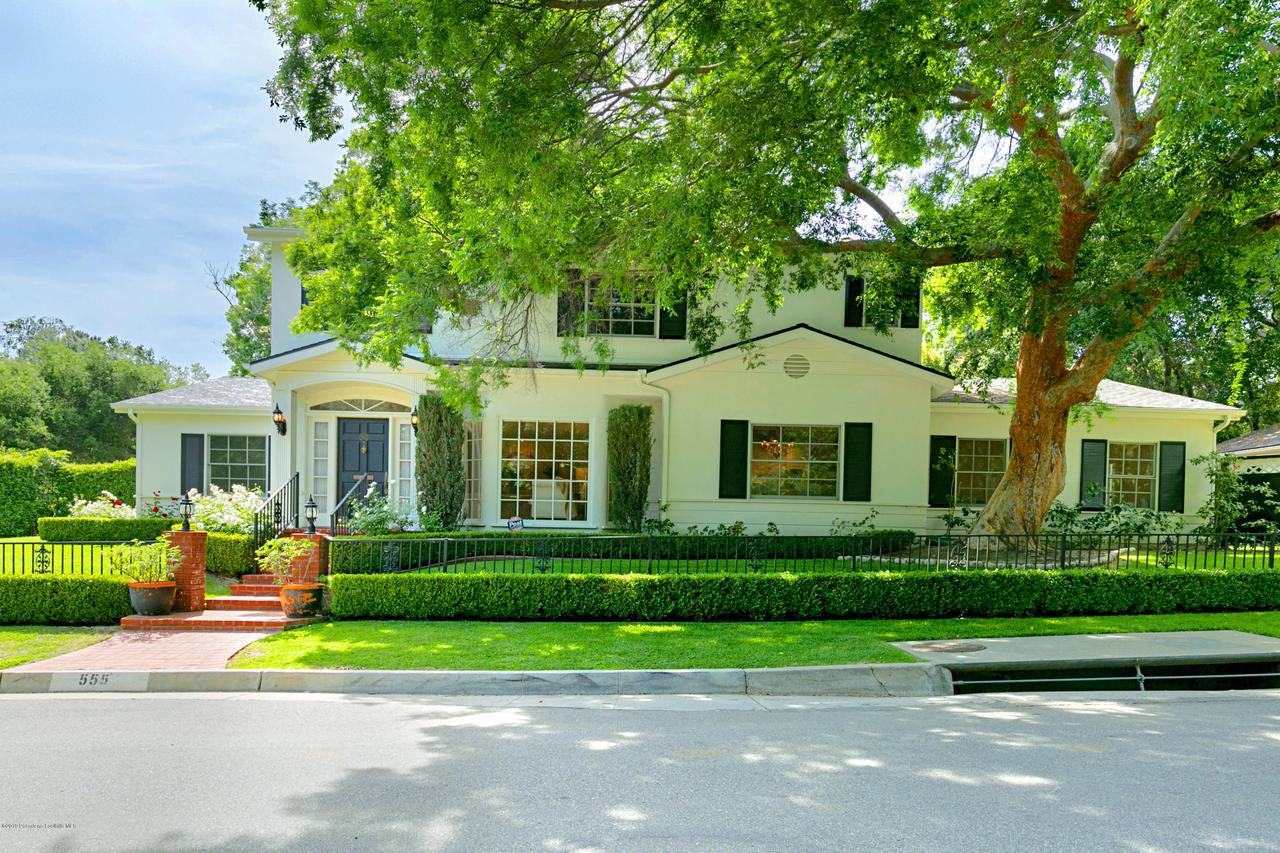 555 Lakeview Rd - Photo 2 of 43