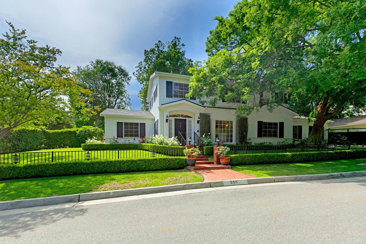 555 Lakeview Rd - Photo 3 of 43