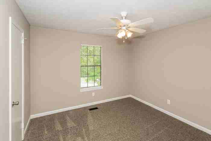 5246 Briarwood Cir - Photo 2 of 8