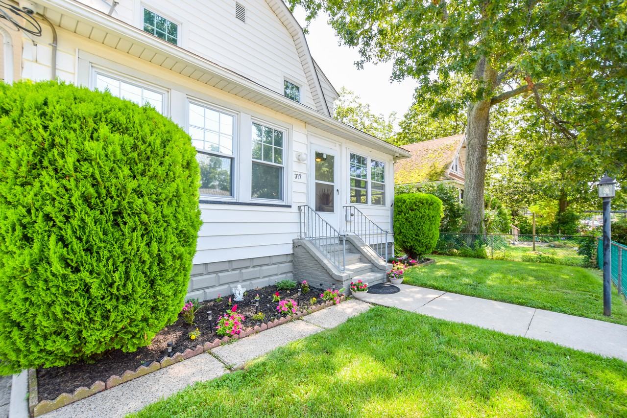 317 Jackson Avenue - Photo 2 of 24