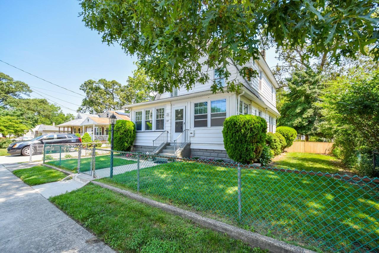 317 Jackson Avenue - Photo 3 of 24