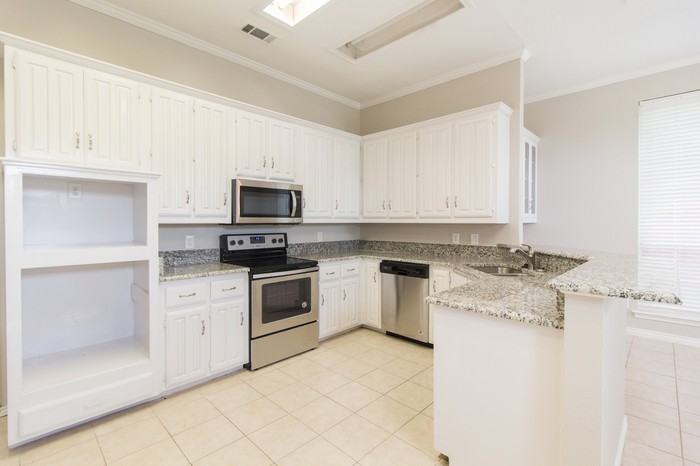 3312 Robin Rd - Photo 3 of 10