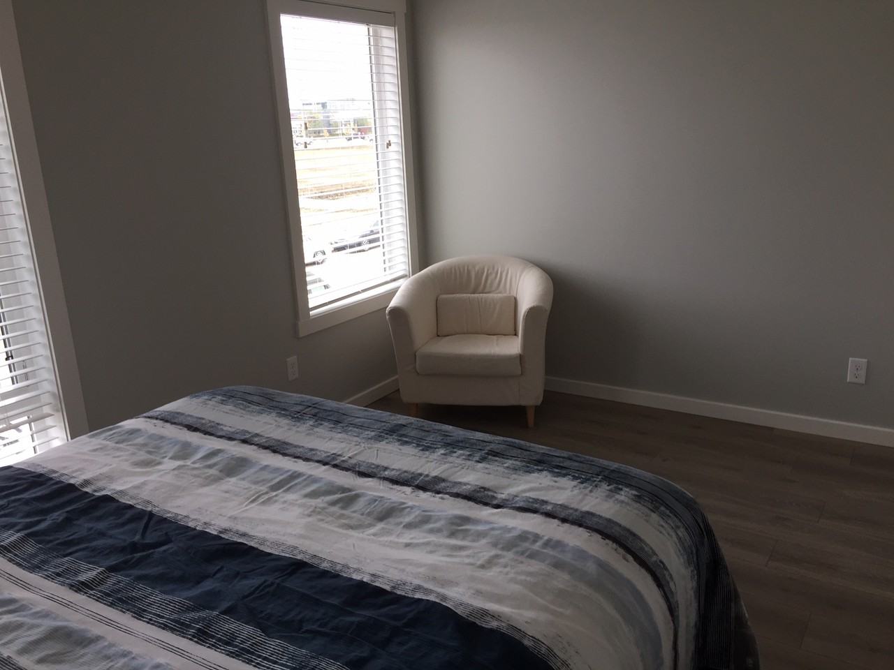 19500 37 Street Southeast - Photo 4 of 14