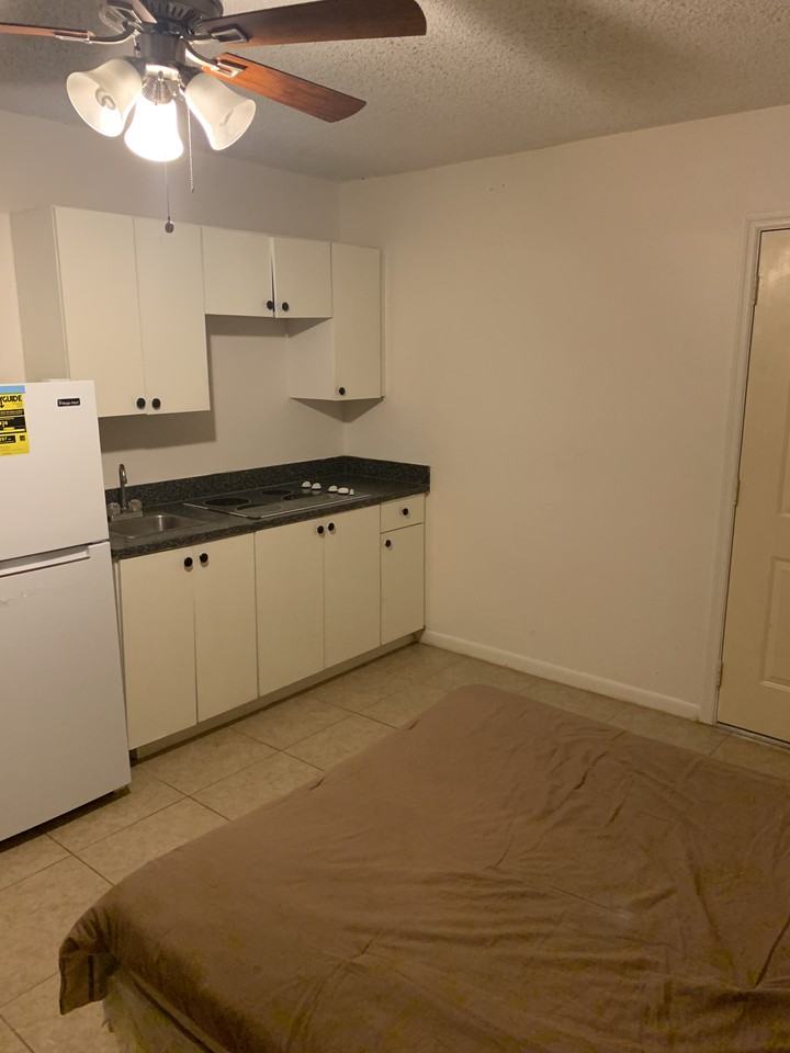 1364 SW 24th Ave #1ROOMNOTAP - Photo 2 of 10