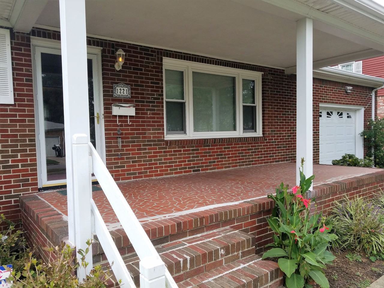 1221 Pascal Pl - Photo 2 of 12