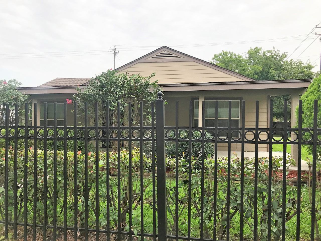 7623 Moss Rose St - Photo 2 of 23