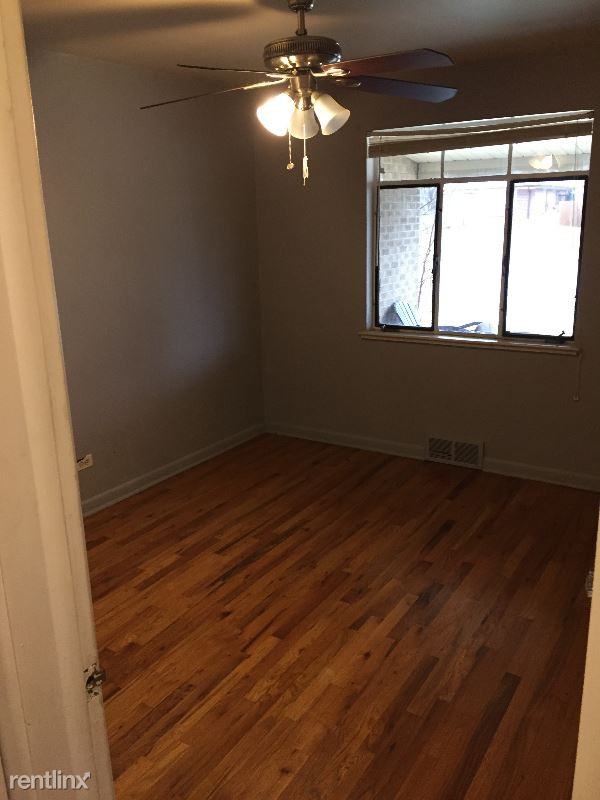 1401 Trenton St - Photo 3 of 10