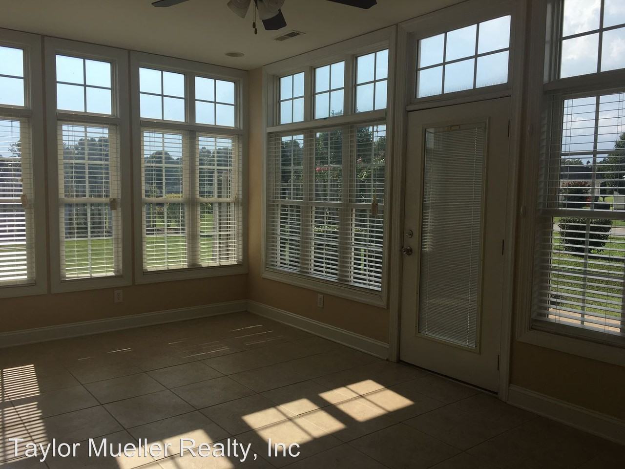 513 Water Crest Cir - Photo 3 of 12