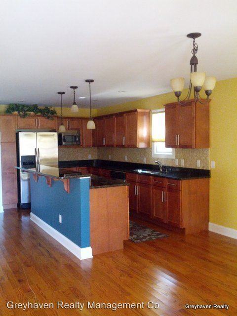 630 E 17th Street - Photo 3 of 11