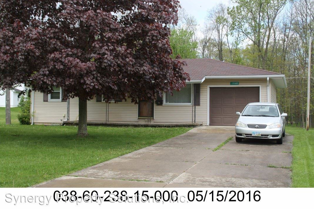 1960 Rosewood Dr - Photo 2 of 13