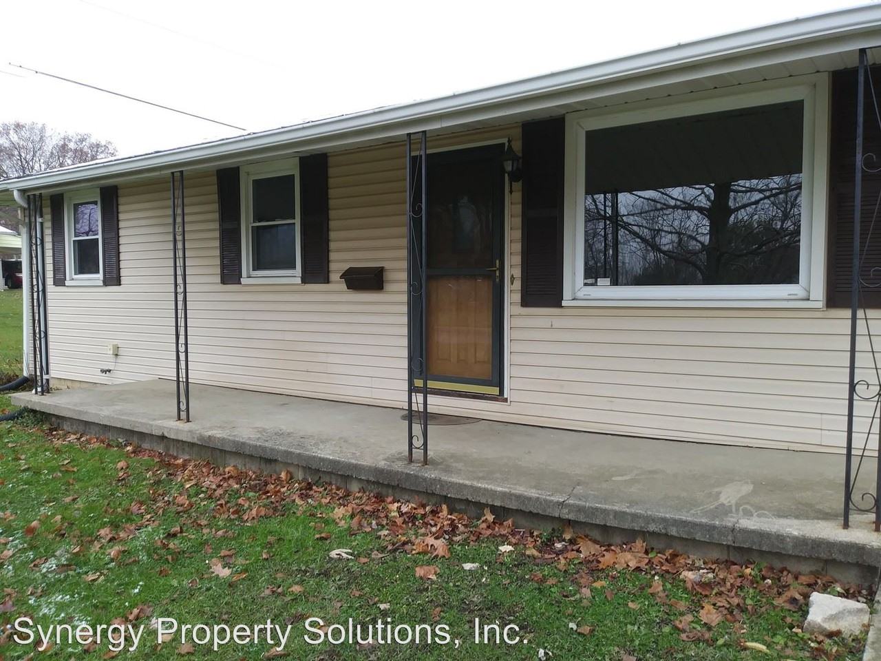 1960 Rosewood Dr - Photo 3 of 13