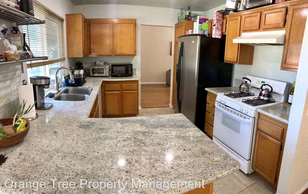 2566 Shady Glen Ln - Photo 3 of 6