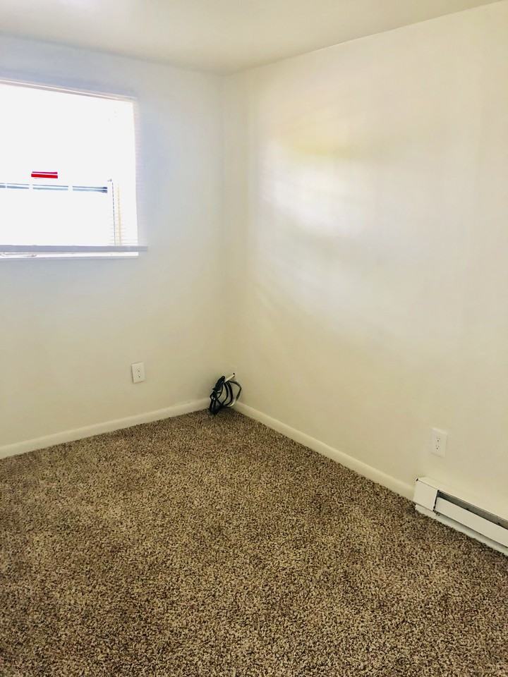 1404 Marshall Ave - Photo 3 of 10