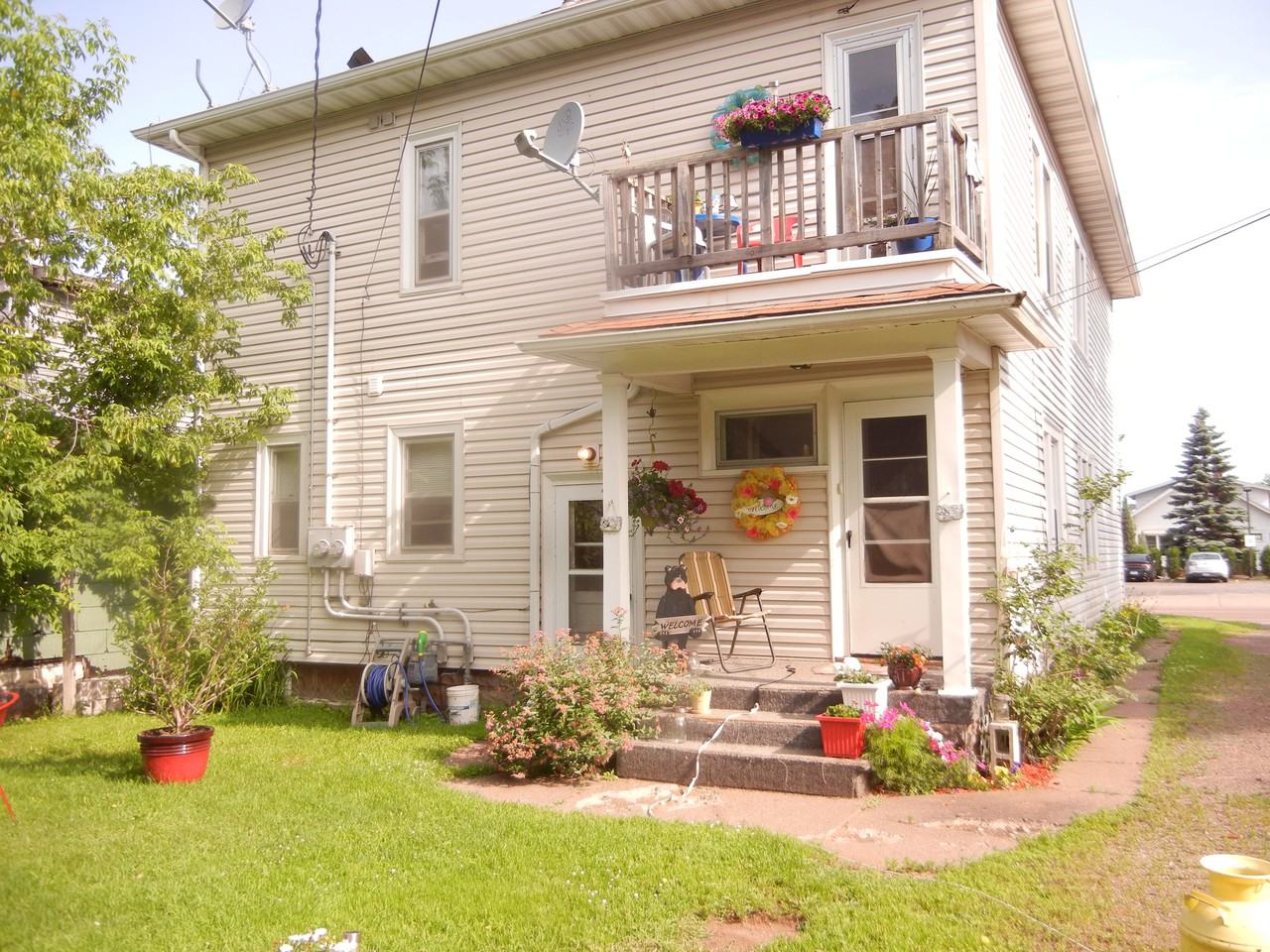 804 Carlton Avenue - Photo 2 of 2