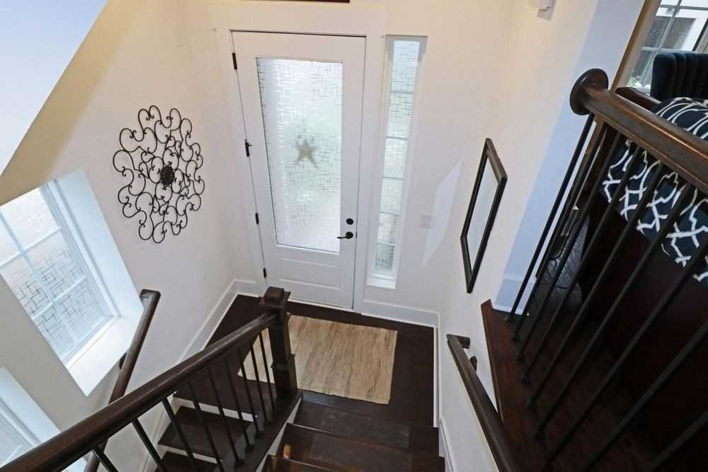 613 Broadview Terrace Northeast - Photo 2 of 32