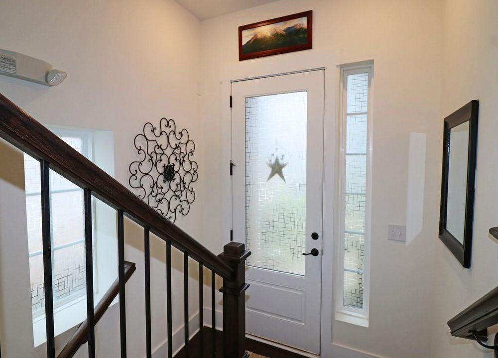 613 Broadview Terrace Northeast - Photo 3 of 32