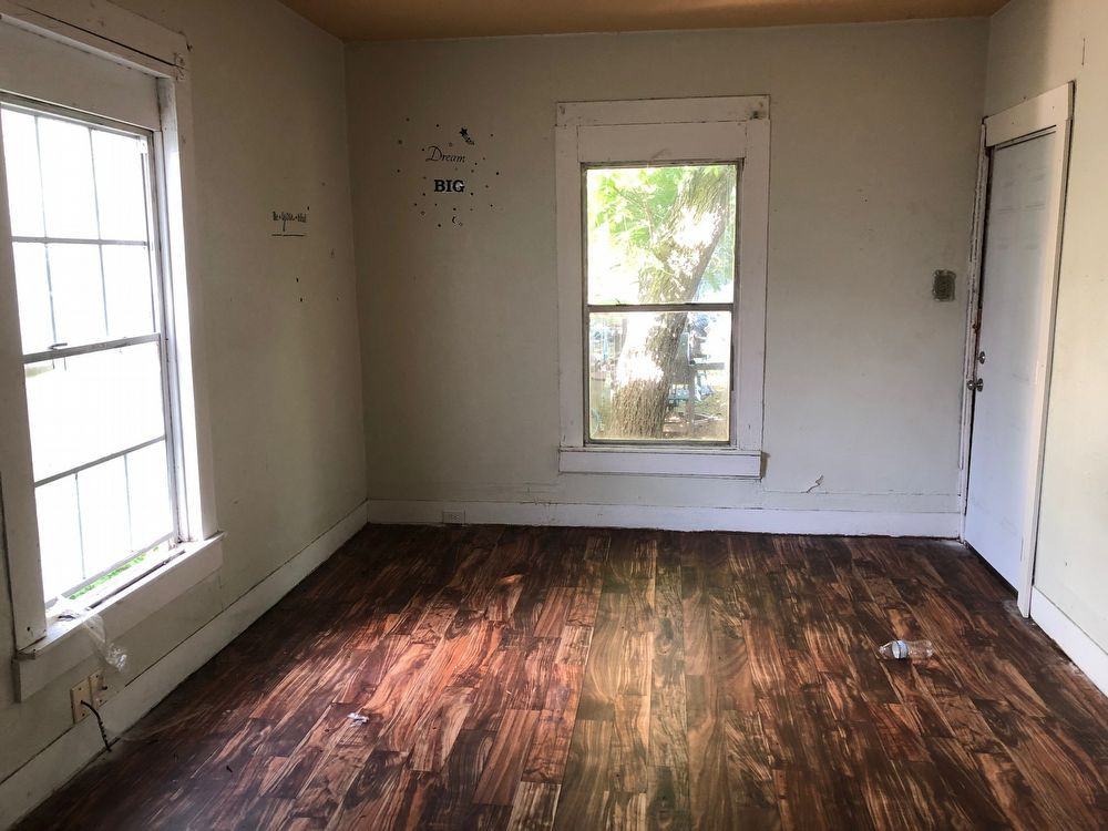 930 N 11th St - Photo 2 of 5