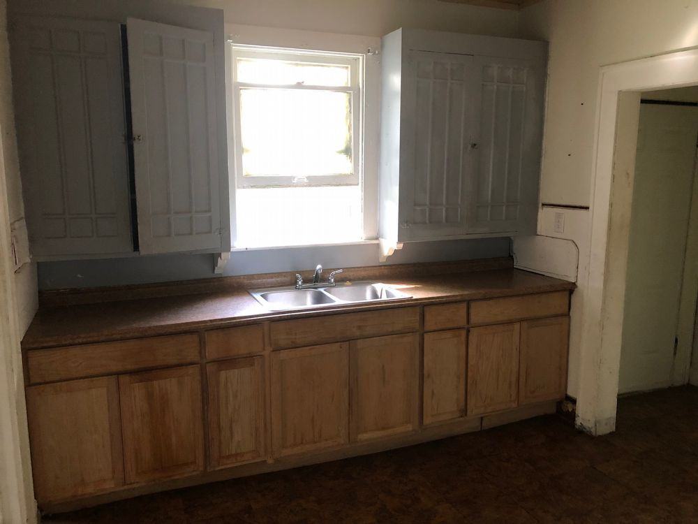 930 N 11th St - Photo 3 of 5