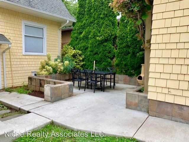6012 32nd Ave NE - Photo 3 of 6